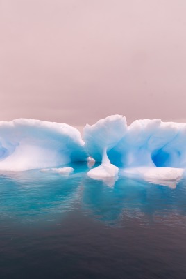 снежная глыба вода оттепель