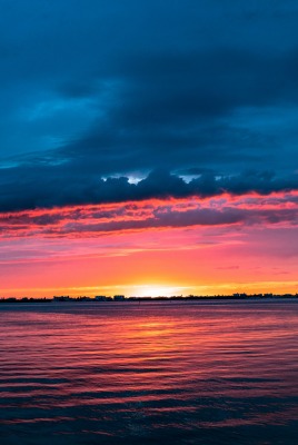 закат озеро над водой облака