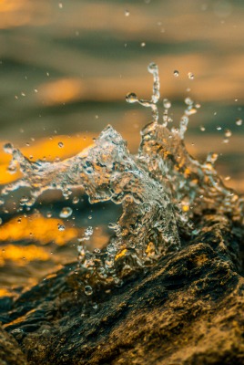 вода река камень брызги свет закат