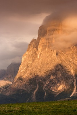 горы туман облака скала