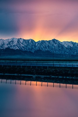 горы на закате водоем дорога