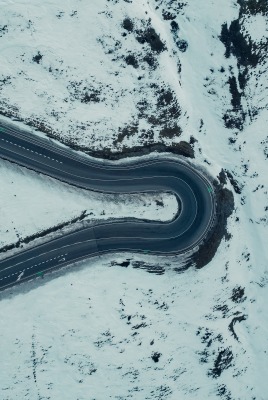 серпантин дорога вид с высоты снег спуск