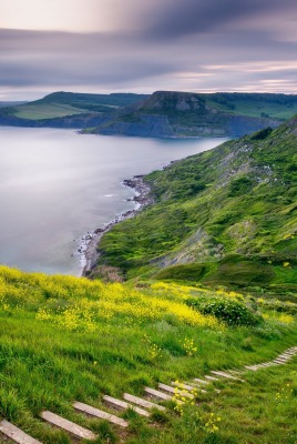 горы склон ступеньки море