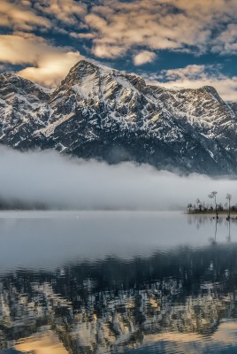 озеро горы отражение