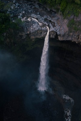 водопад обрыв скала лес высота