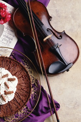 скрипка, ноты, торт