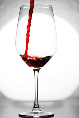 бокал красного вина