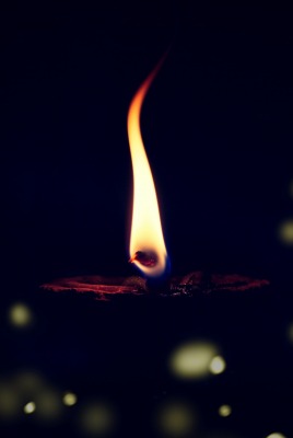 свеча огонь боке частицы