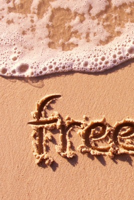 надпись freedom песок вода волна