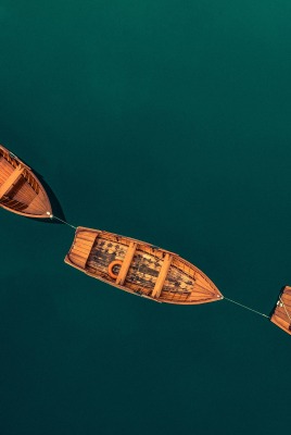 лодки вид сверху штиль