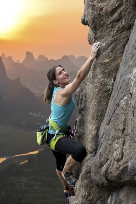 природа горы скалы спорт альпинизм девушка