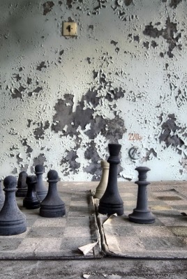 Шахматы стена старые