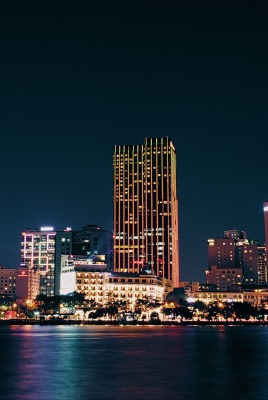 город ночь река небоскребы здания свет