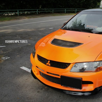 оранжевая Mitsubishi