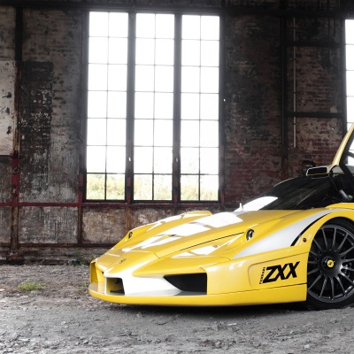желтая Ferrari ZXX