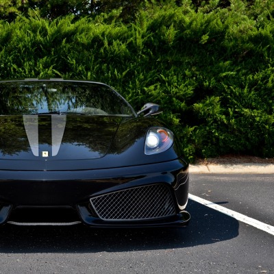 черная роскошная Ferrari