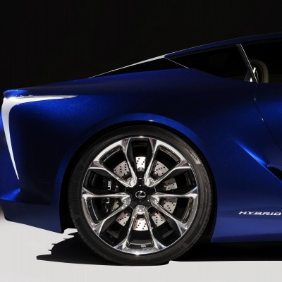 синий Lexus Hybrid