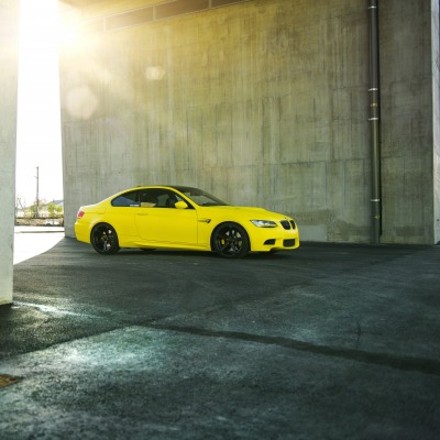 BMW M5 Желтая