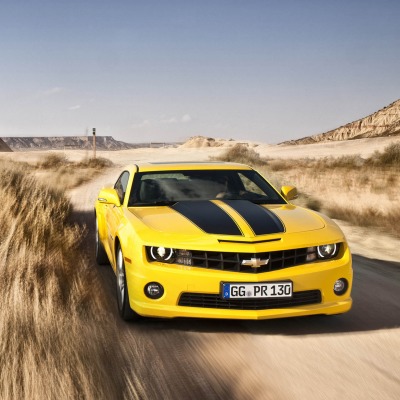Chevrolet Camaro желтая скорость пустыня