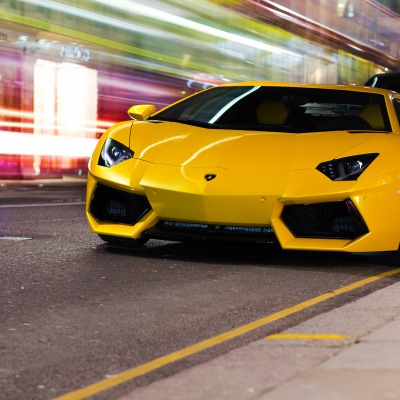 lamborghini aventador желтый автомобиль