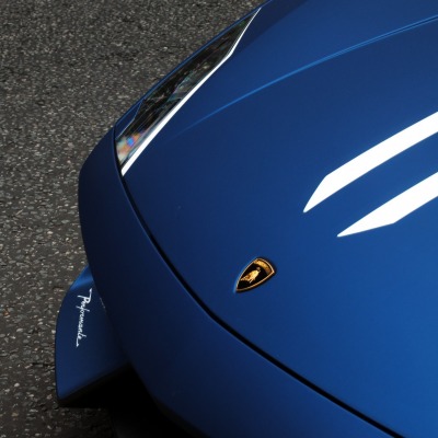 синий автомобиль спортивный lamborghini