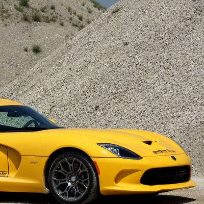 желтый спортивный автомобиль Dodge Viper SRT yellow sports car