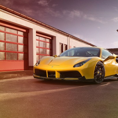 желтый автомобиль спортивный ferrari 488 gtb