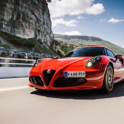 спортивный автомобиль оранжевый Alfa Romeo 4C