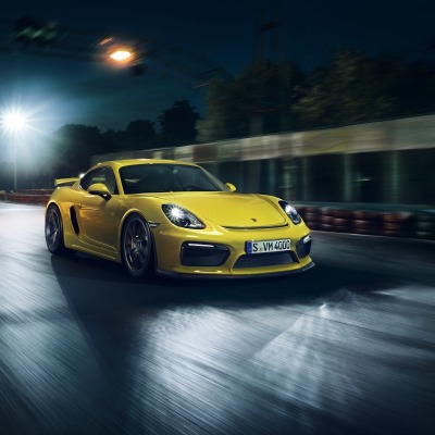 Porsche Cayman GT4 купе желтая