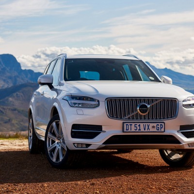 Внедорожник Volvo XC90 белая