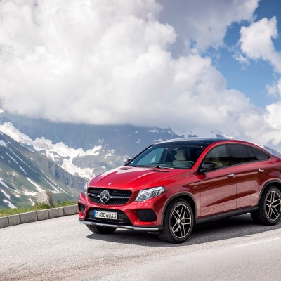 Mercedes-Benz купе горы небо дорога