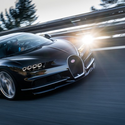 Bugatti Chiron дорога луч