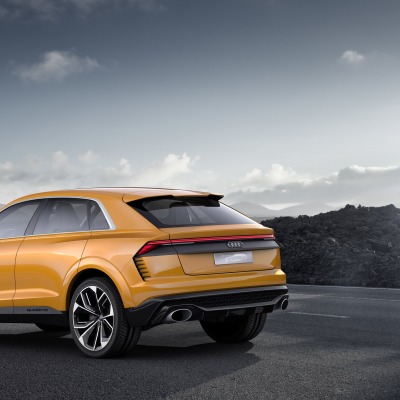 Audi Q8 прототип небо дорога