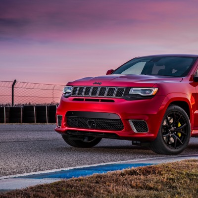 Jeep Grand Cherokee Trackhawk суперкроссовер небо дорога