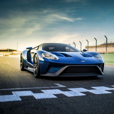 Ford GT старт дорога