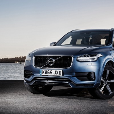 Volvo XC90 озеро дорога