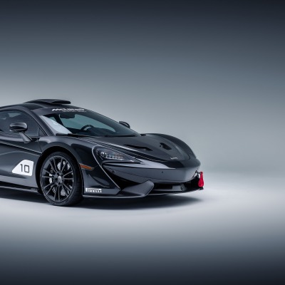 автомобиль черный McLaren MSOx