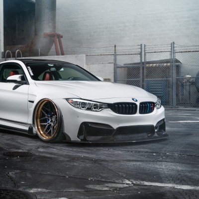 bmw m4 белая заброшенное здание