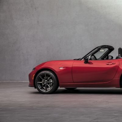 Mazda MX-5 кабриолет стена