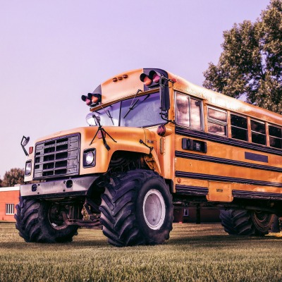 автобус школьный большие покрышки