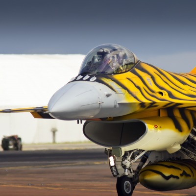 авиация самолет желтый F-16 Fighting Falcon