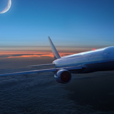самолет над облаками небо вечер