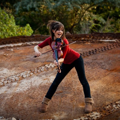 Веселая девушка со скрипкой (Lindsey Stirling)