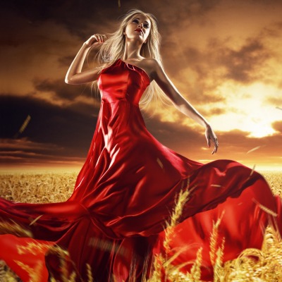 девушка платье красное поле