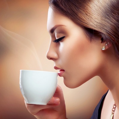 девушка наслаждение чашка кофе