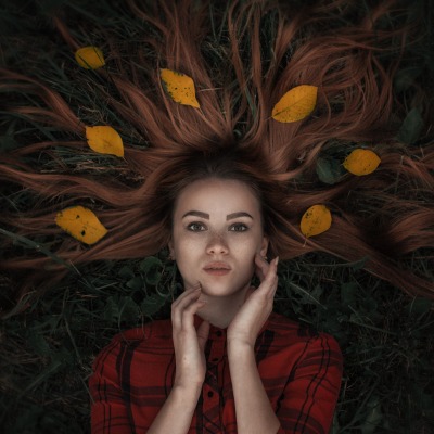 девушка волосы листья лицо