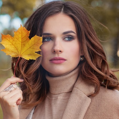 девушка милая красивая лицо осень листок очаровательная