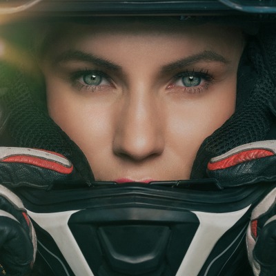 девушка лицо шлем мотоциклист