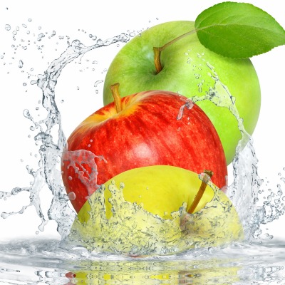 Яблоки падающие в воду