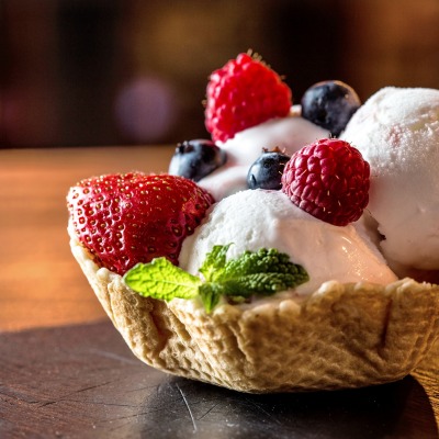 еда пирожные клубника малина ягоды мороженное food cakes strawberry raspberry berries ice cream